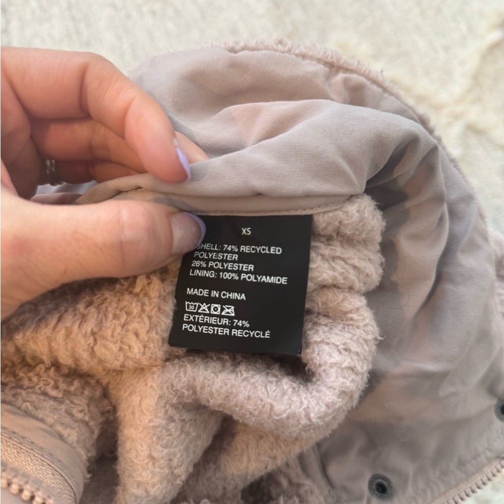 Vuori Women's Cozy Sherpa Jacket - Picture 6 of 6